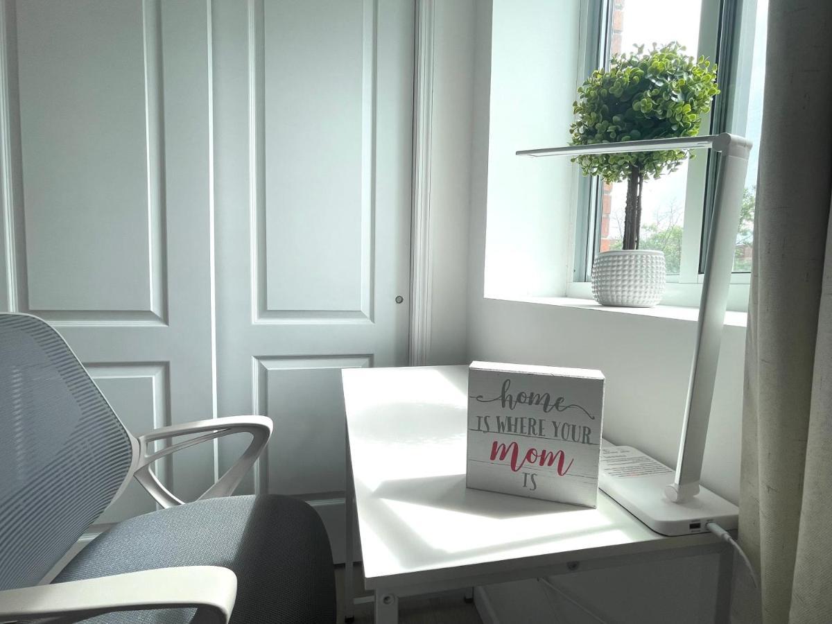 Appartement Brand New!!!with Balcony, Free Parking, 3 Minutes To Subway