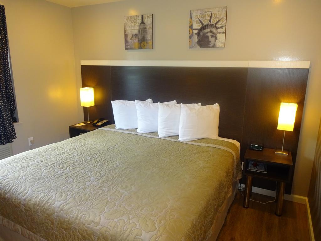 Super 8 By Wyndham Brooklyn / Park Slope New York