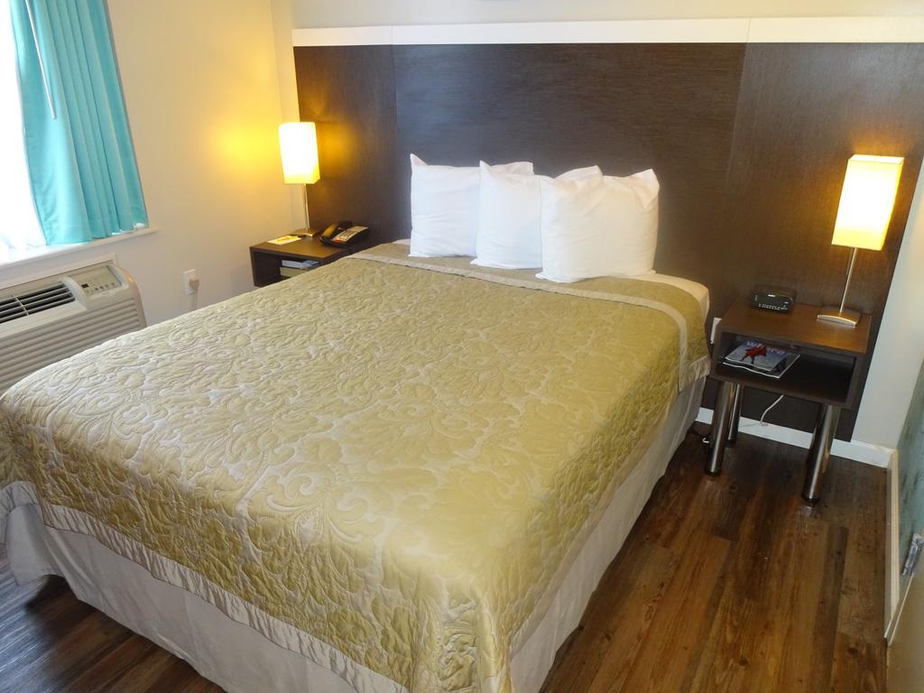 Super 8 By Wyndham Brooklyn / Park Slope Hotel 3*