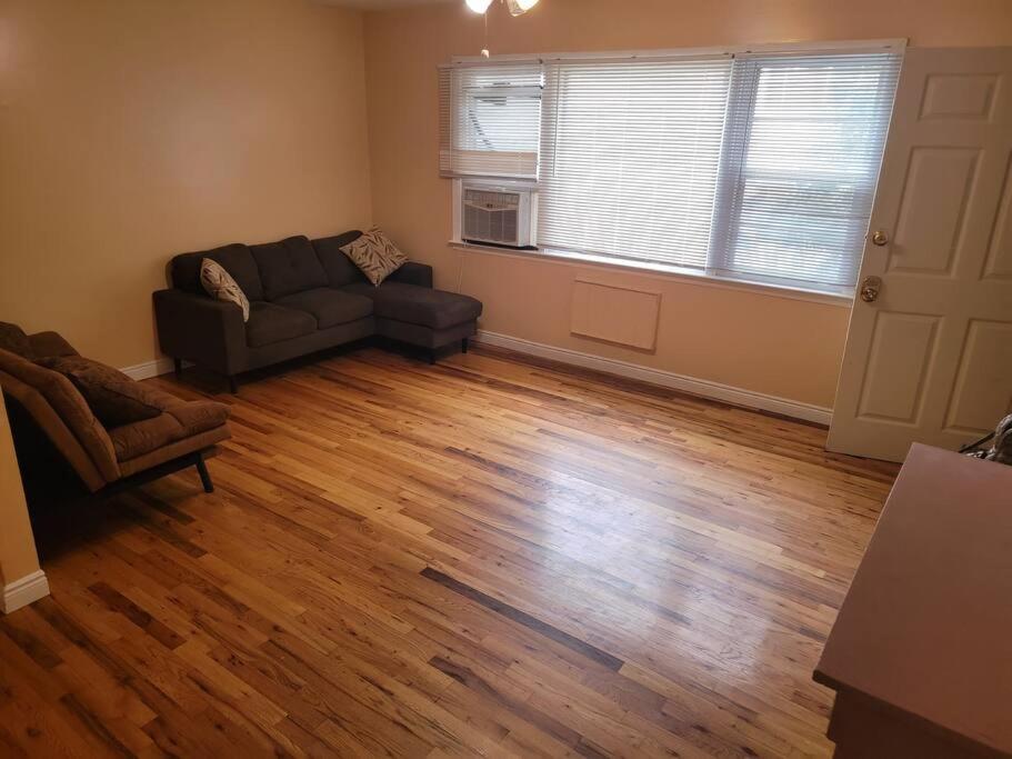 1st Floor Private Apt Near Ferry To Nyc And Park Apartment *