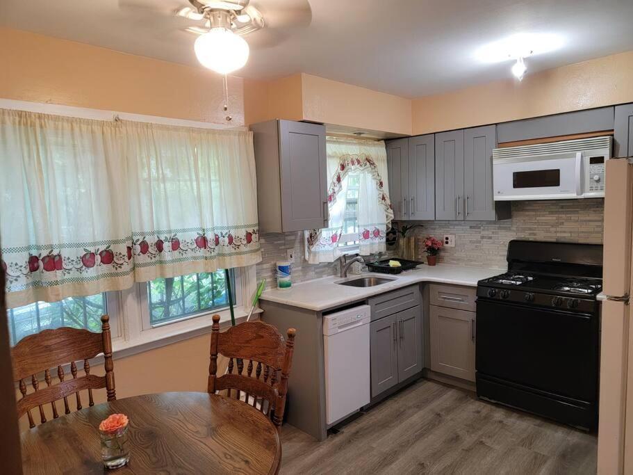 Apartment 1st Floor Private Apt Near Ferry To Nyc And Park New York