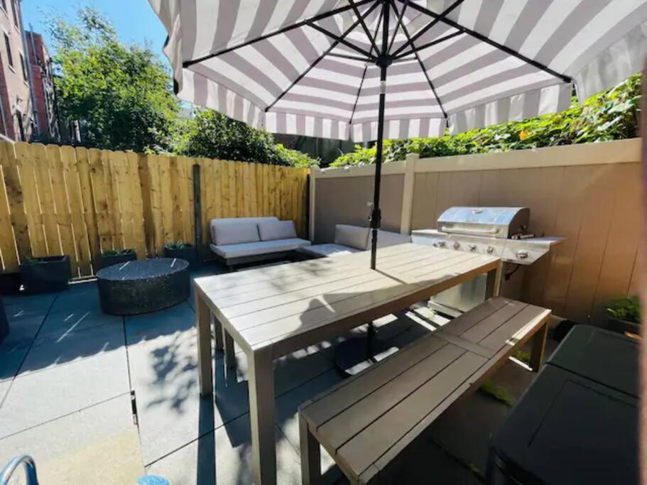 Renovated Brownstone W Outdoor Space Holiday home