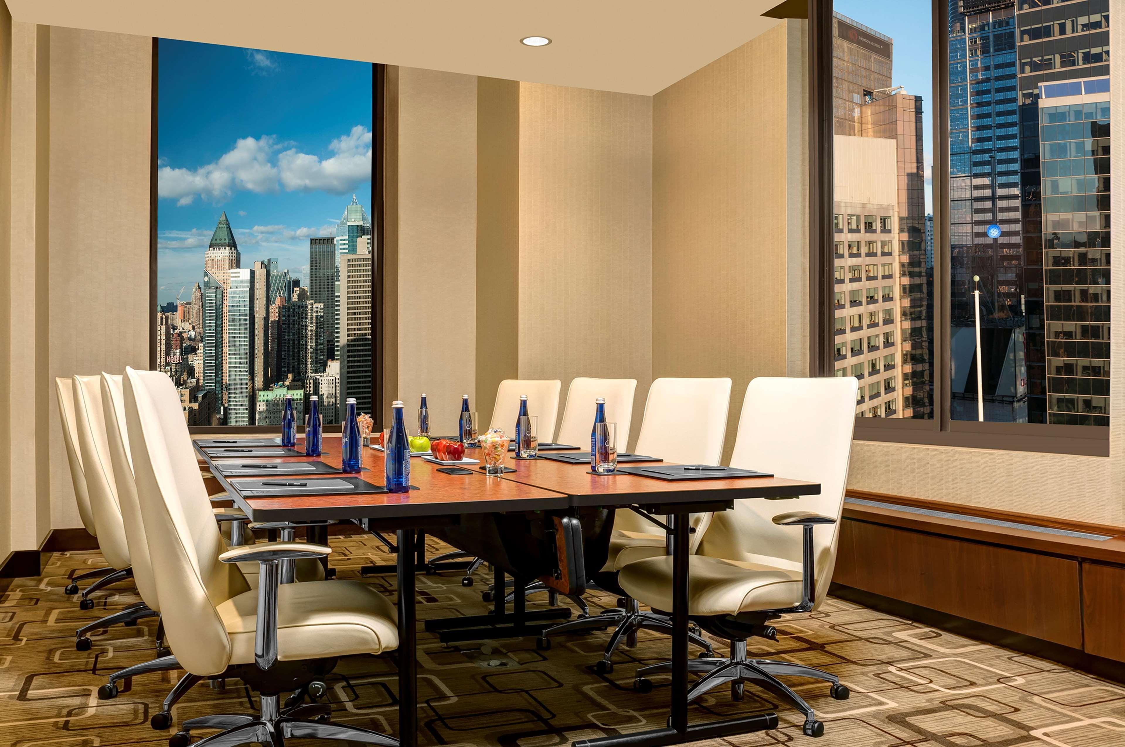 Hilton Times Square 4*