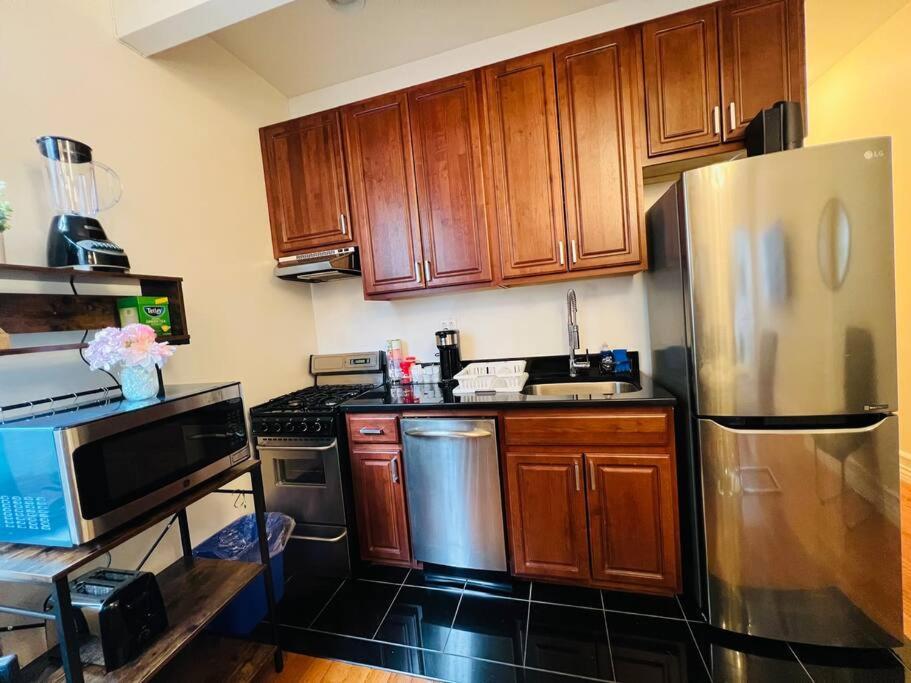 Central Park Plaza Apartment *