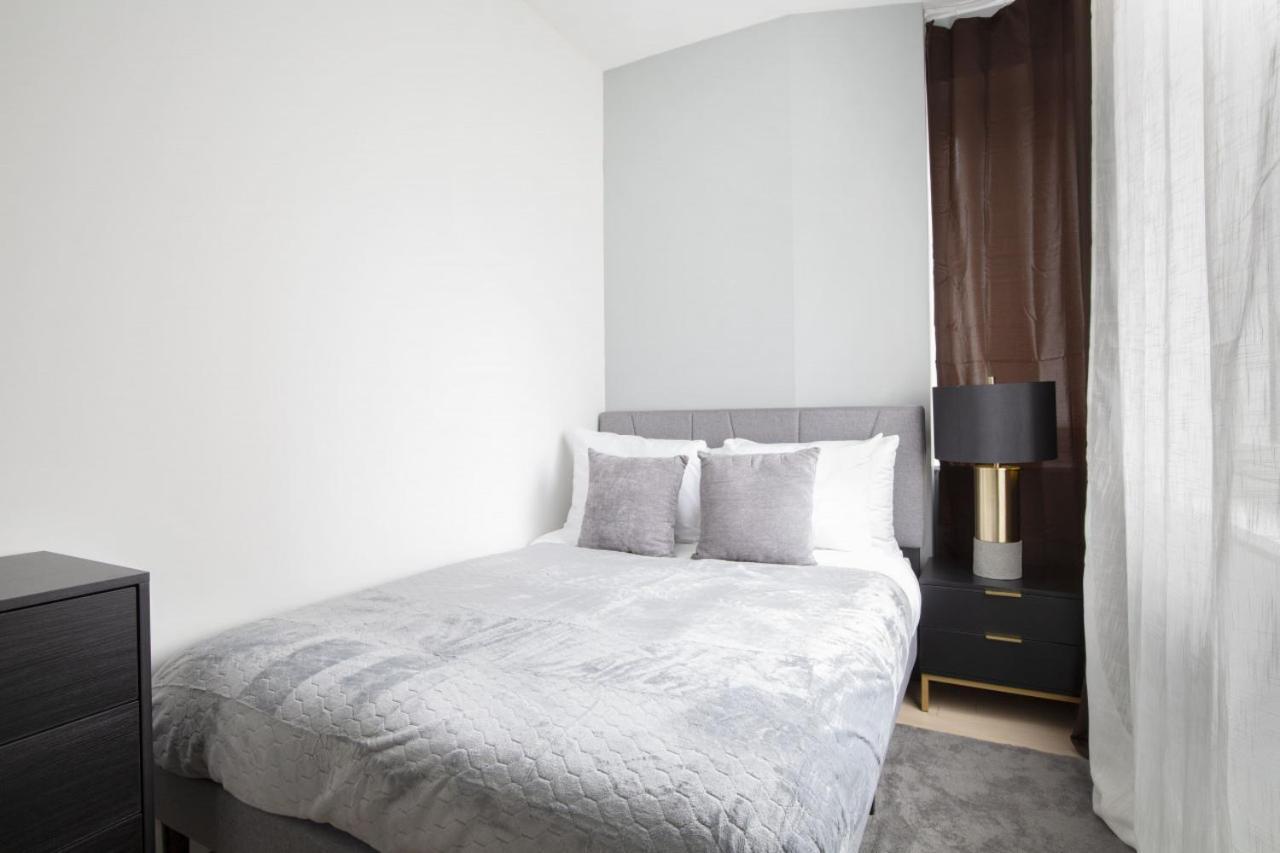 Apartment Perfectly Located 2bd Near Times Square With Gym New York