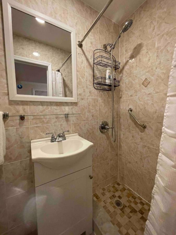 Entire Beautiful 2br L. Convenient Location In The Heart Of Queens! Appartement New York