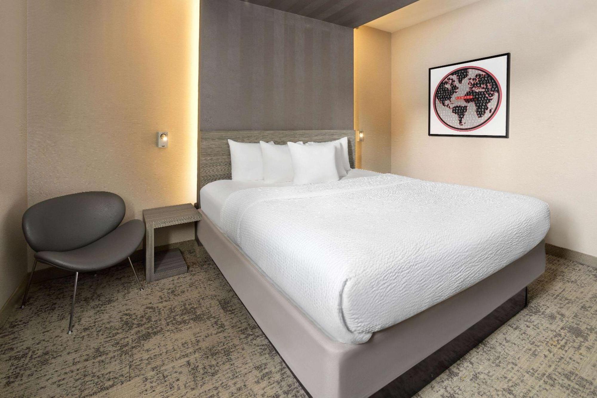 Hotel Ramada By Wyndham Bronx 3*