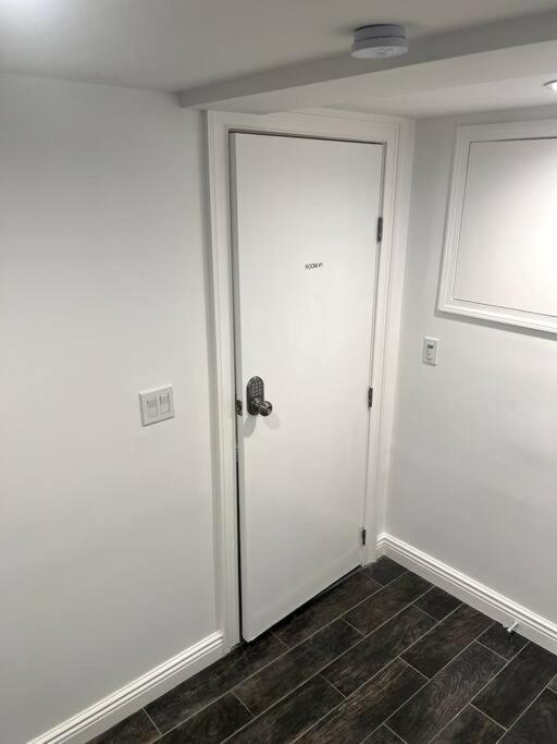 Modern & Cozy Basement Near Jfk Airport *