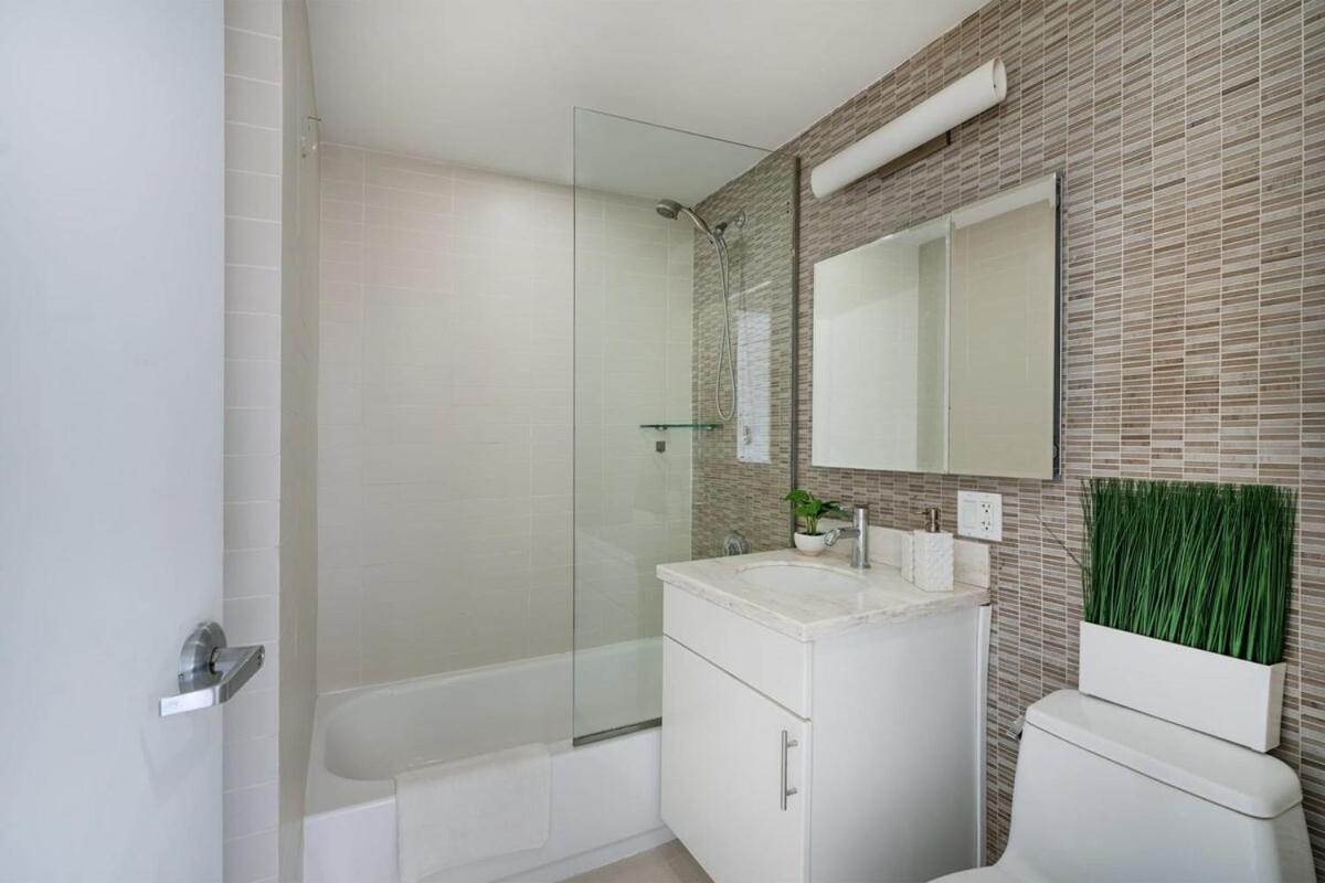 809-6a New 2br Private Roof & View New York