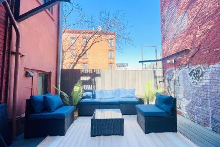 3br 2baths With Private Outdoors Appartement *