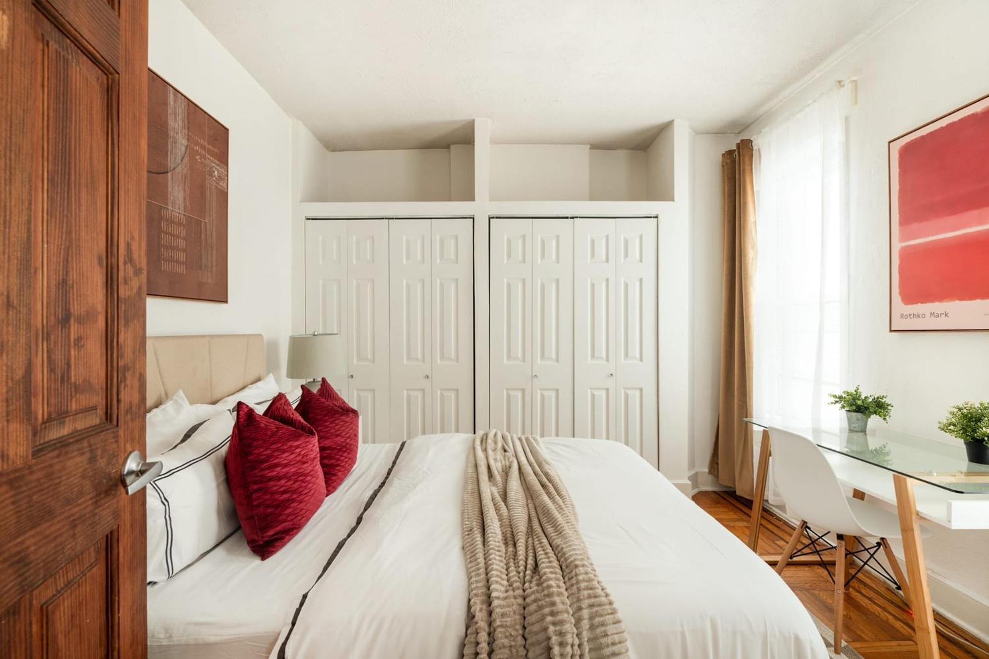 61-2c Prime Ues 2br Newly Furnished Value Apartment