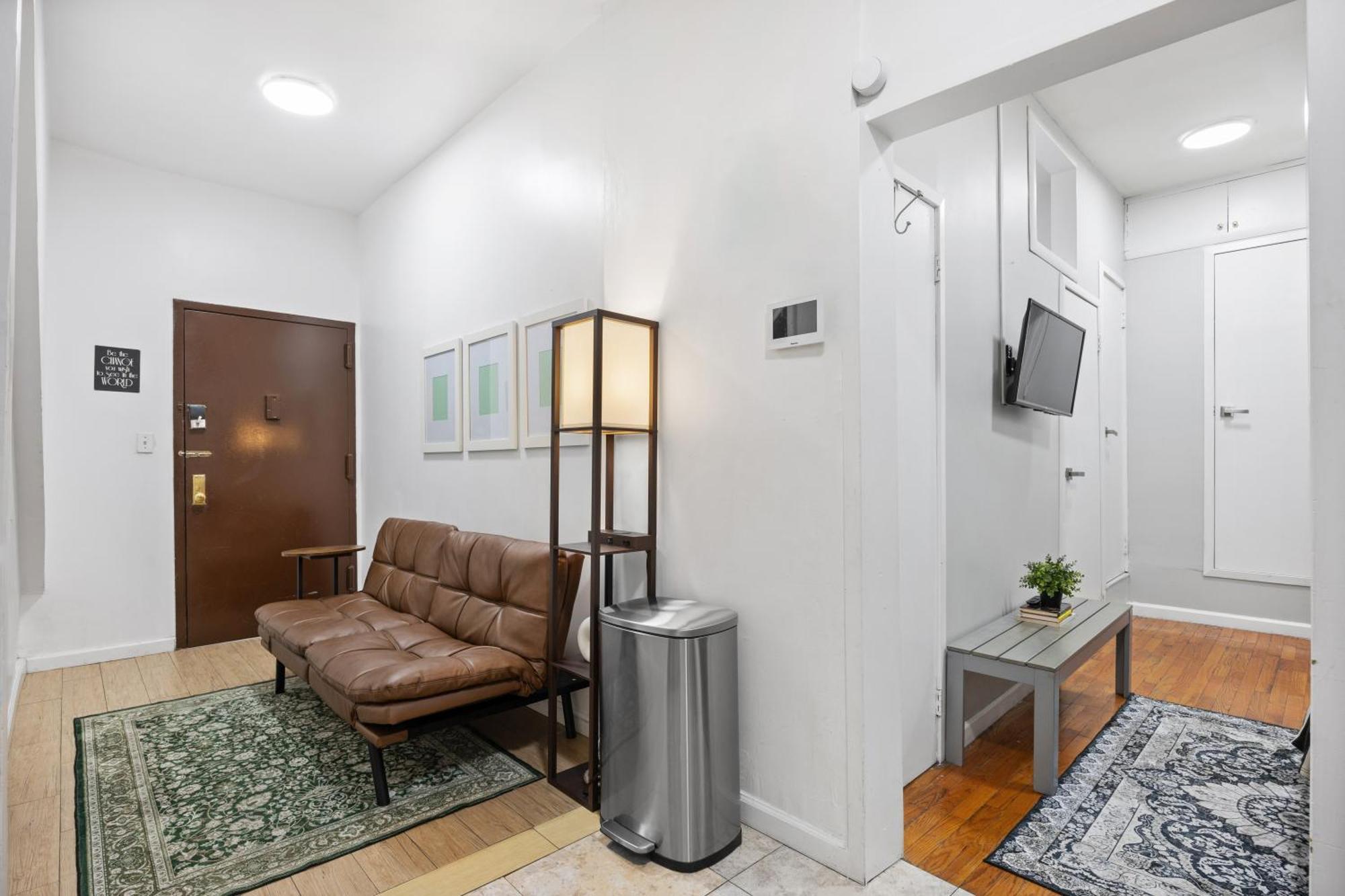 Sleek 2br - Walking Distance To Times Square Apartment *