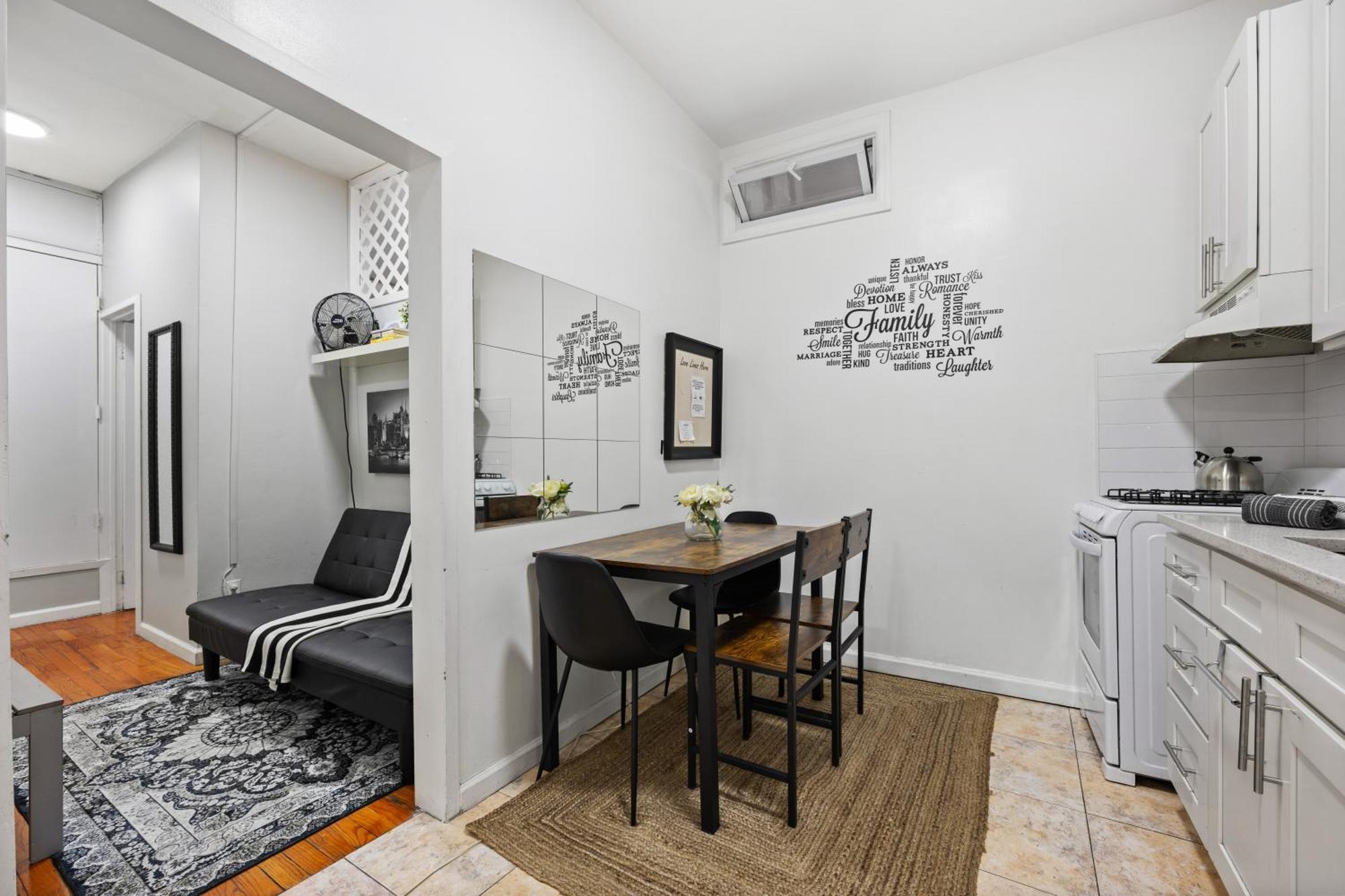 Sleek 2br - Walking Distance To Times Square Apartment *