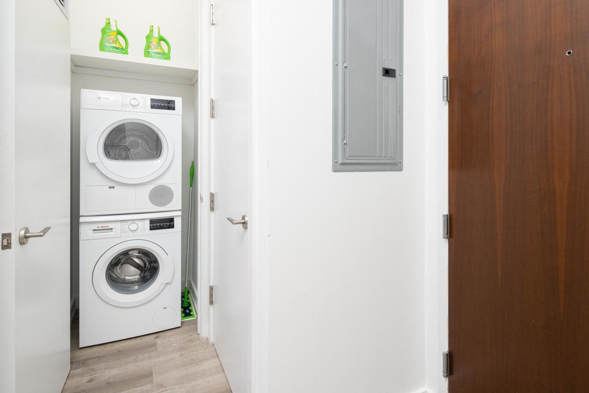 Apartment Chic 1bd With Rooftop W/d In Unit Downtown *