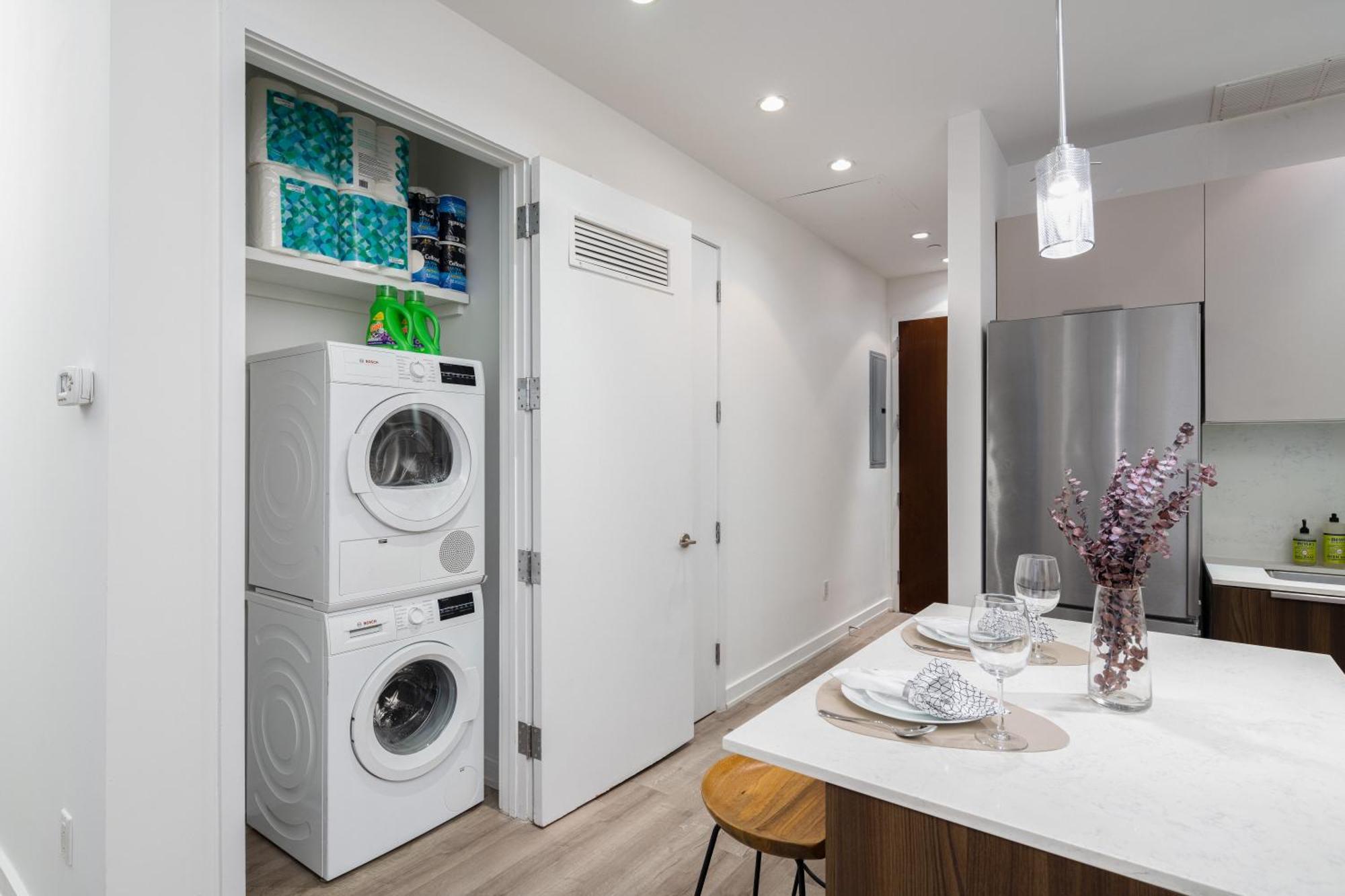 Spacious Luxury 2bd Downtown Gym W/d Doorman Apartment