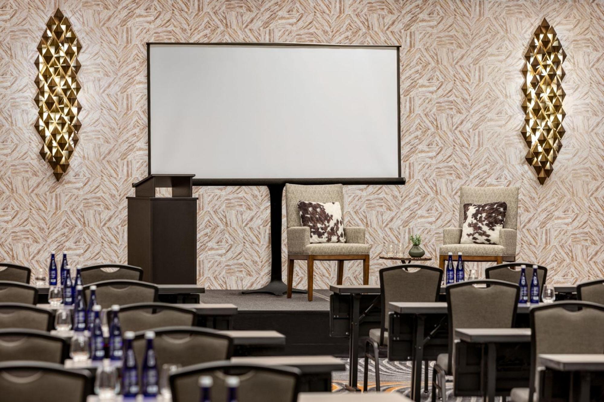 Marriott Jfk Airport Hotel 3*