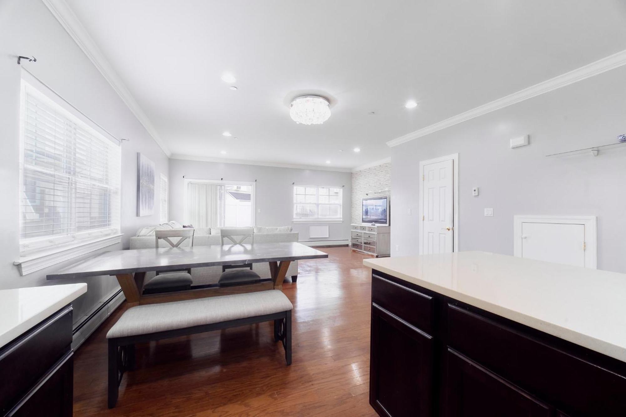 Hébergement de vacances Waterfront Gem Duplex 3 Bedroom 2floor In Whitestone Bronx Free Parking *