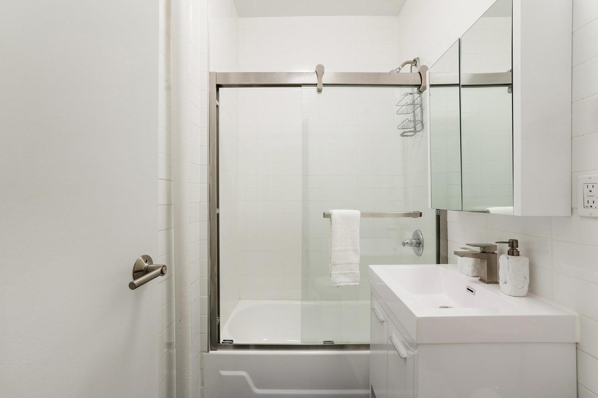 Apartment 444-2e Modern 2br Hell's Kitchen