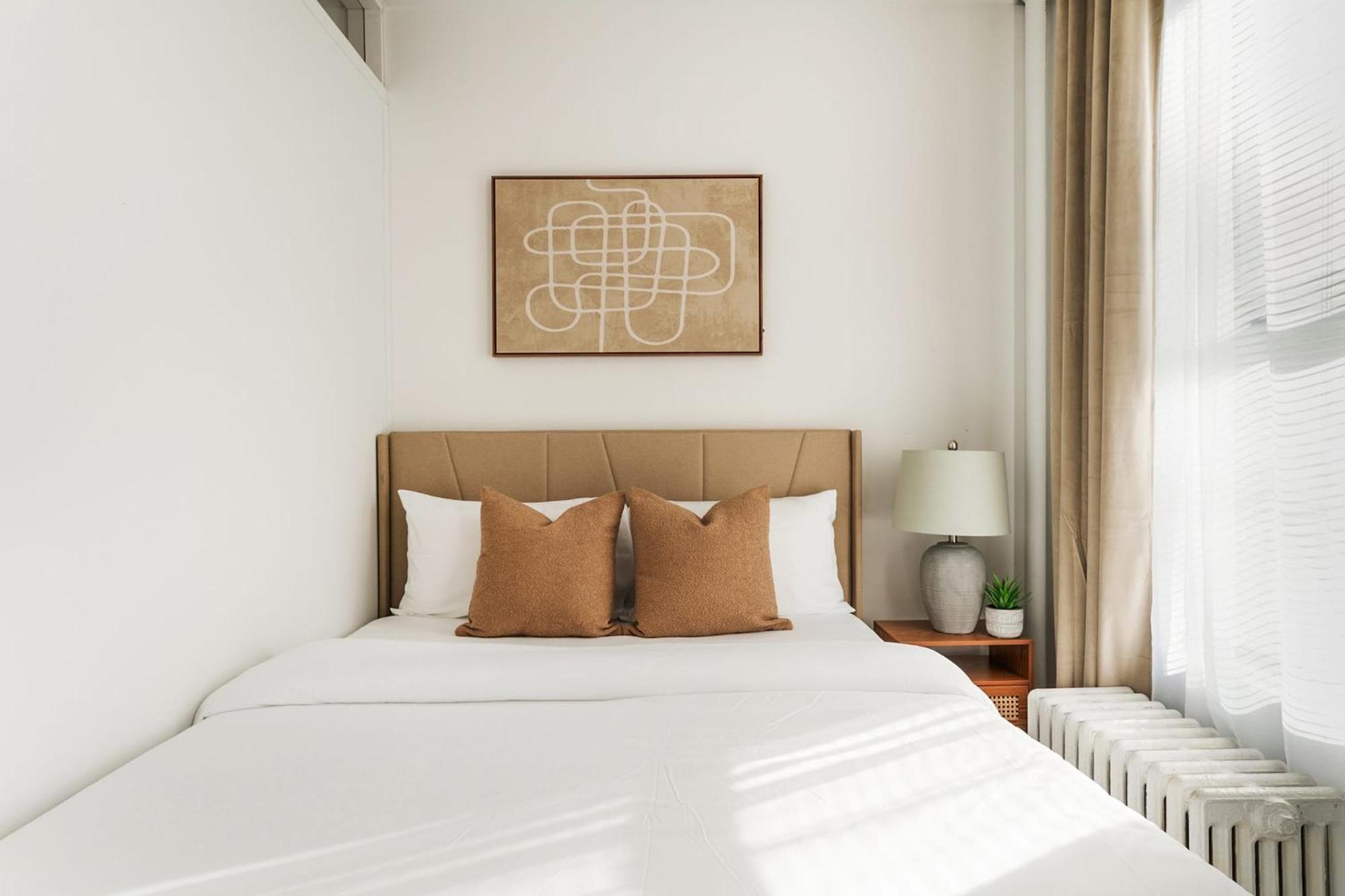 444-2e Modern 2br Hell's Kitchen Apartment New York