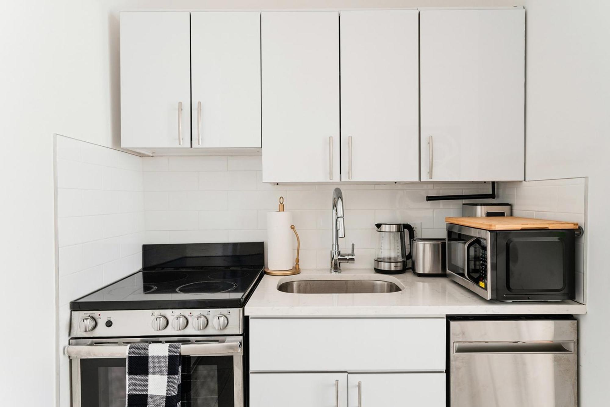 444-2e Modern 2br Hell's Kitchen New York