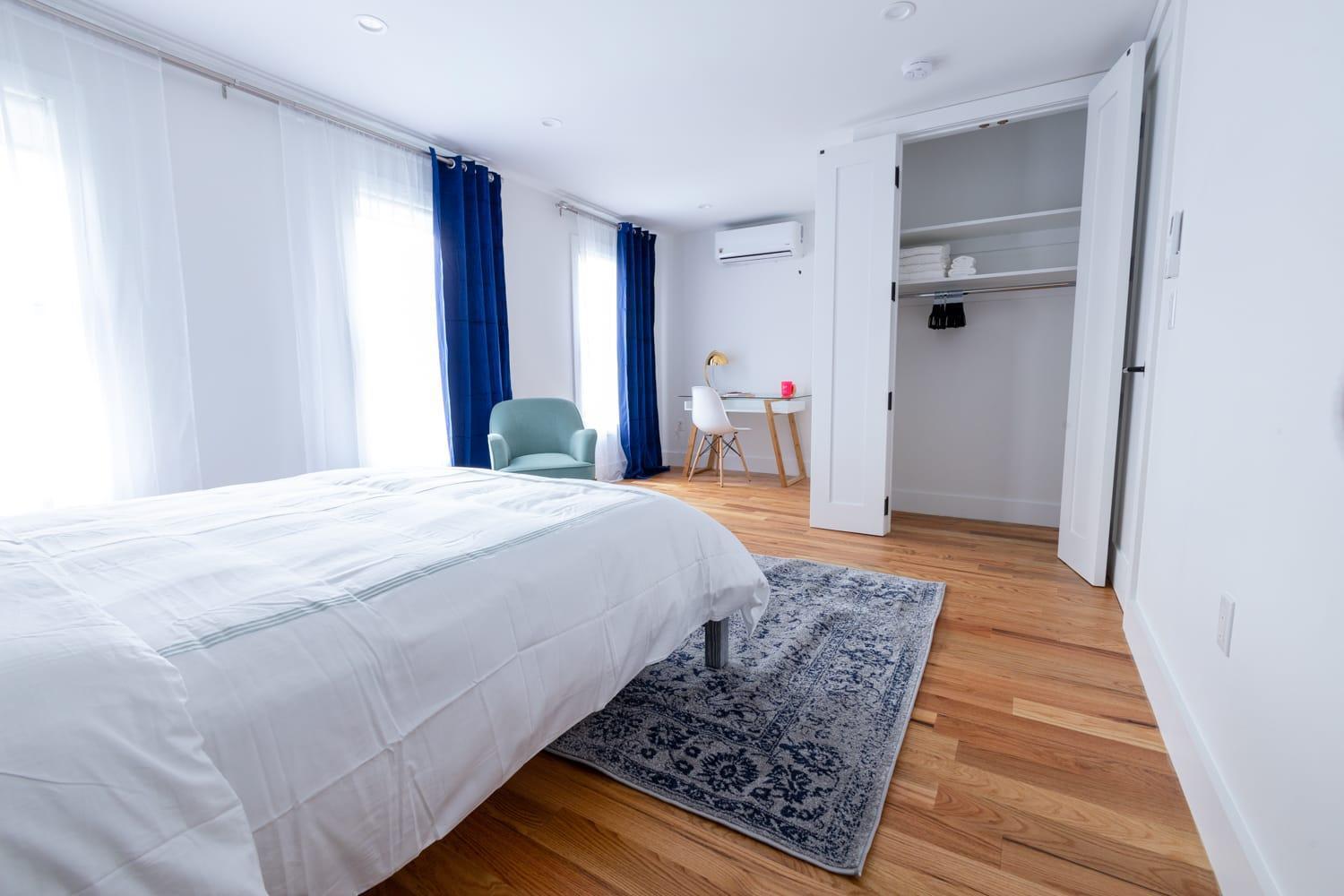 323-2 Specious 2br Williamsburg *