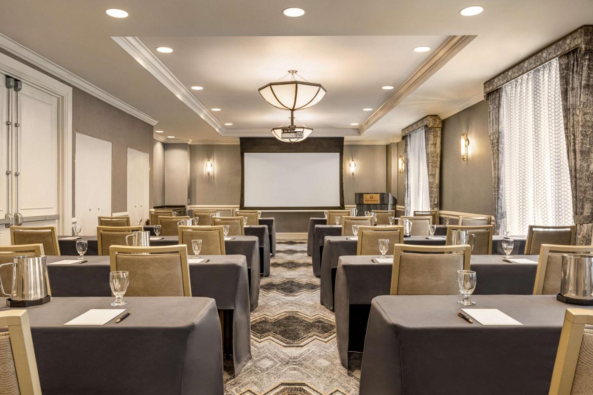 Martinique On Broadway, Curio Collection By Hilton Hotel