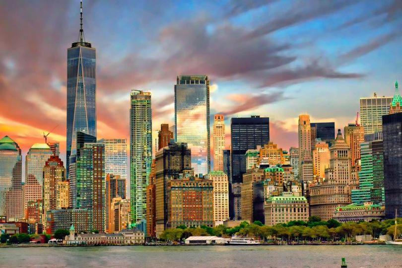 3 Bedrooms 1 Bath Apt, 10 Min To Manhattan! *