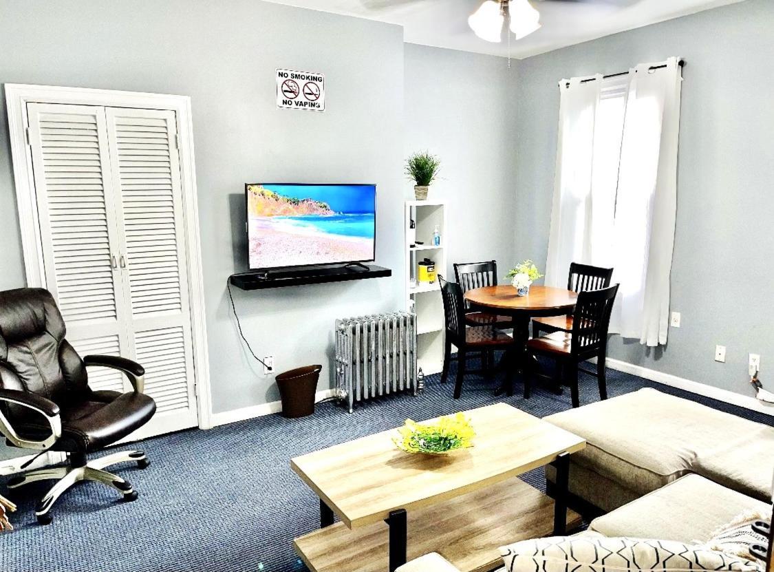 3 Bedrooms 1 Bath Apt, 10 Min To Manhattan!