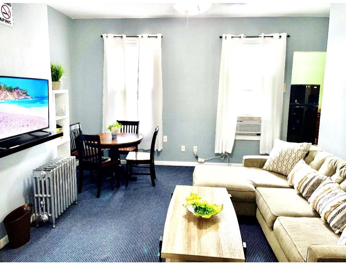 3 Bedrooms 1 Bath Apt, 10 Min To Manhattan! *