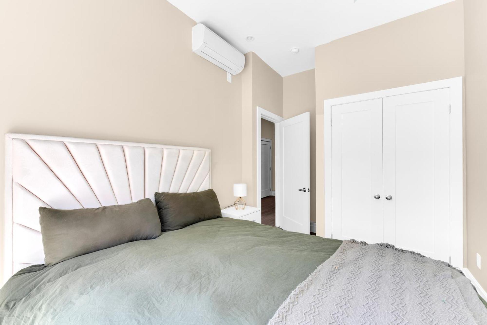 Apartment Charming 2br Bkyrd Near Williamsburg New York