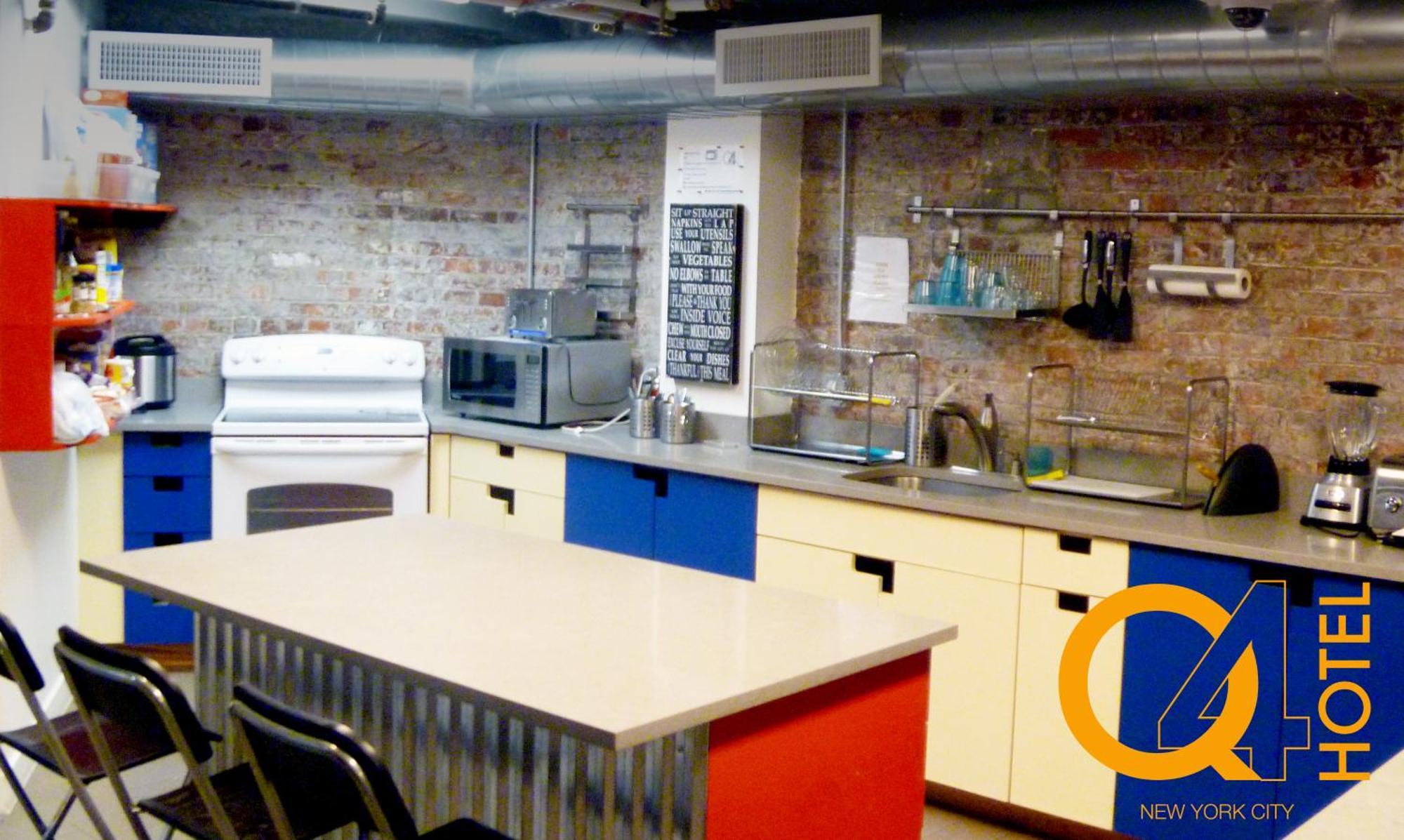 Hostel Q4 And New York