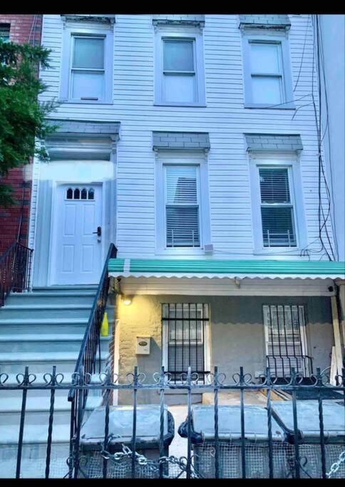 3 Bedroom Duplex W Large Backyard Apartment New York
