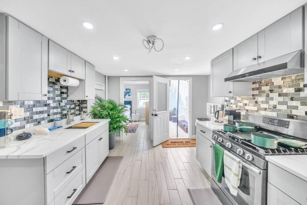 Apartment 3 Bedroom Duplex W Large Backyard New York