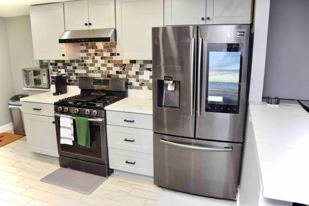 Apartment 3 Bedroom Duplex W Large Backyard New York