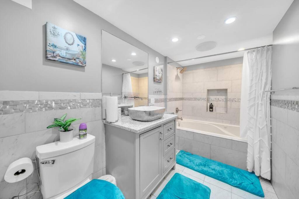 3 Bedroom Duplex W Large Backyard