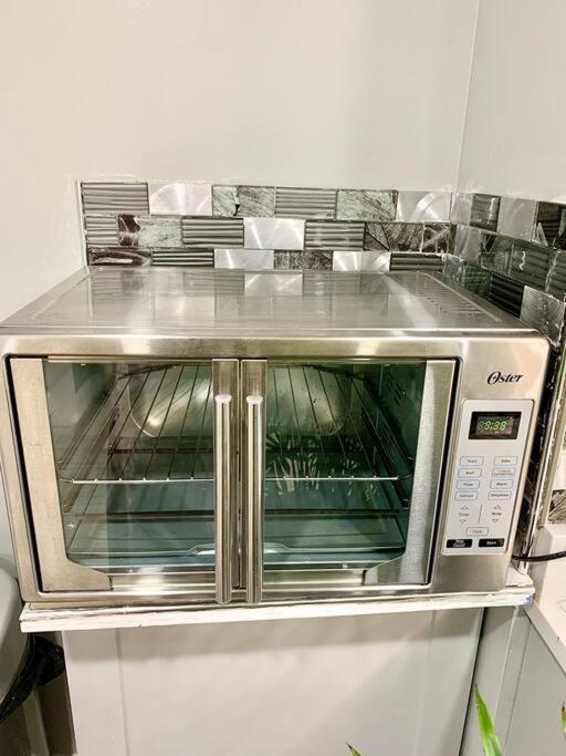 3 Bedroom Duplex W Large Backyard