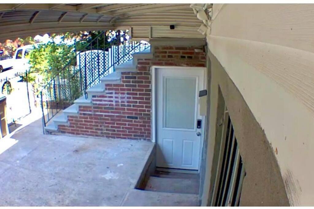 Apartment 3 Bedroom Duplex W Large Backyard *