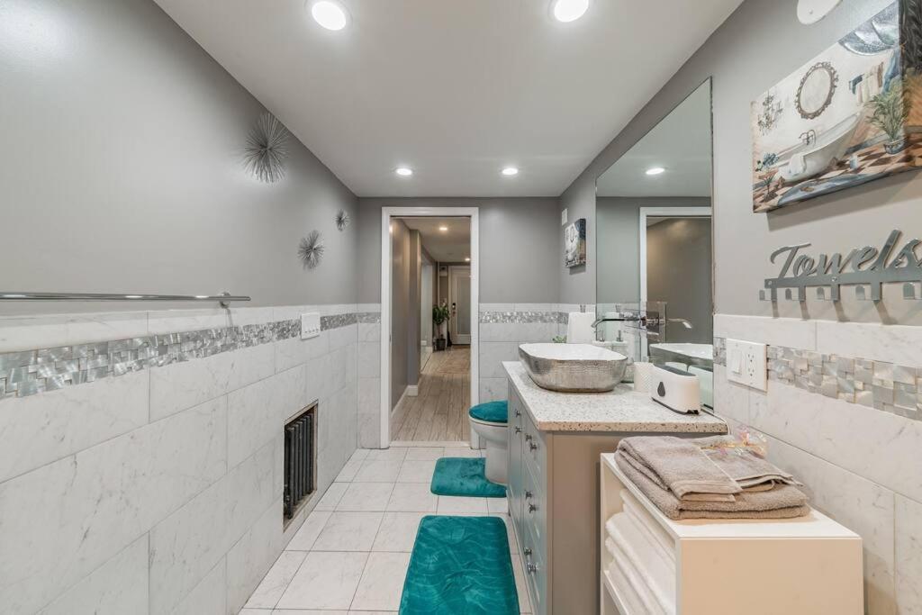 Apartment 3 Bedroom Duplex W Large Backyard *