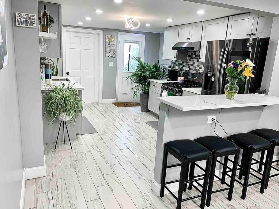 Apartment 3 Bedroom Duplex W Large Backyard New York