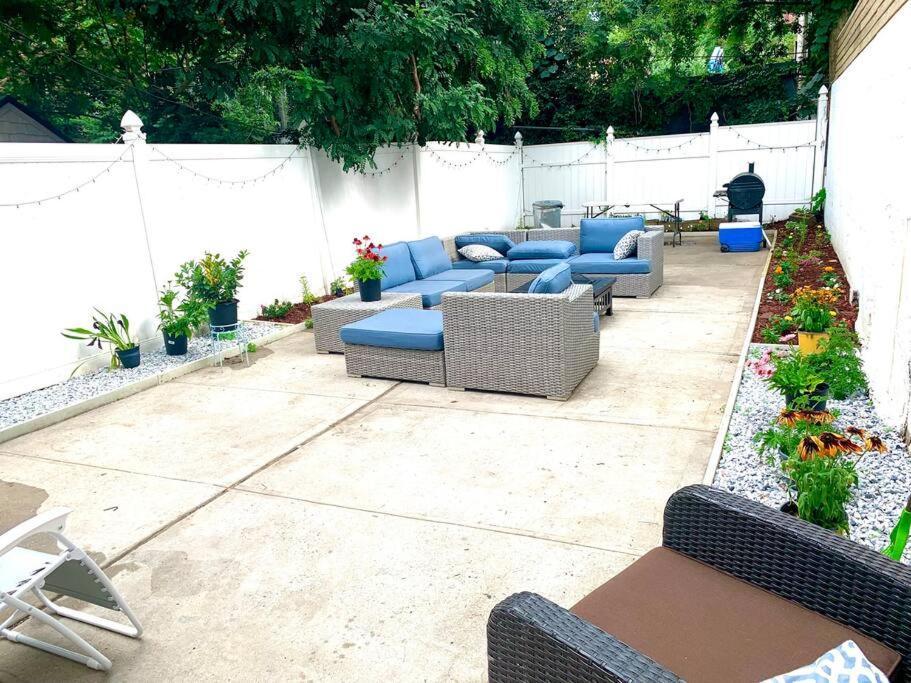 3 Bedroom Duplex W Large Backyard * New York