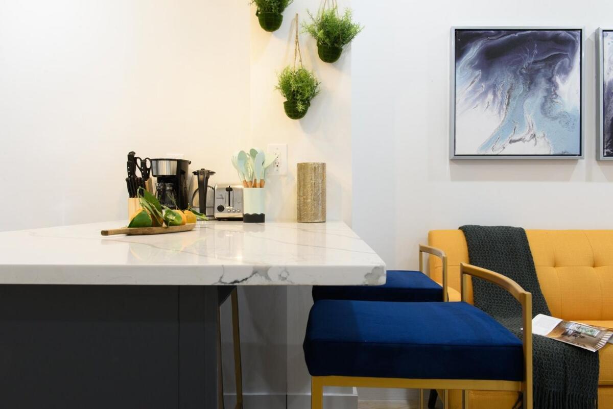 1597-9 Renovated Prime Ues Wd In Unit *