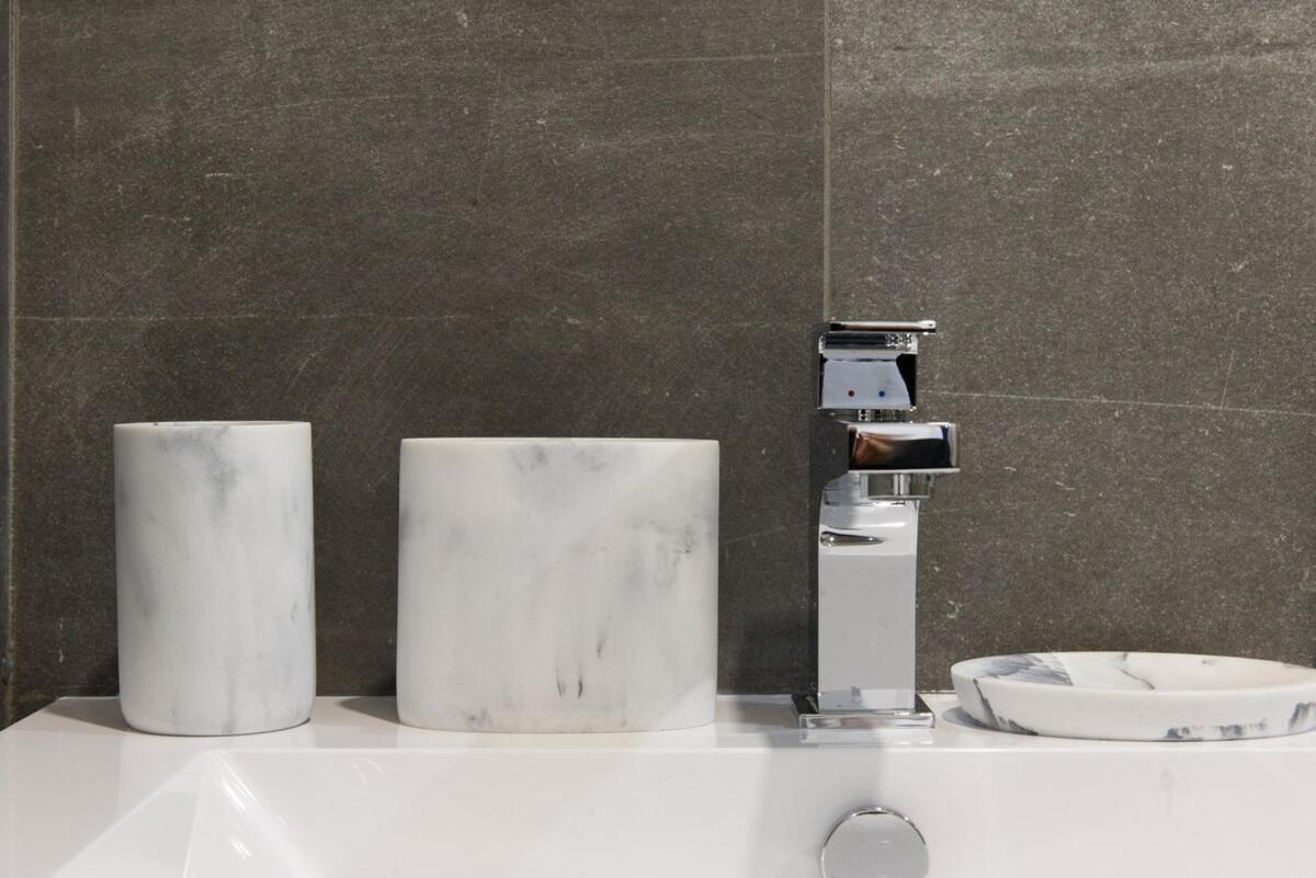 1597-9 Renovated Prime Ues Wd In Unit New York