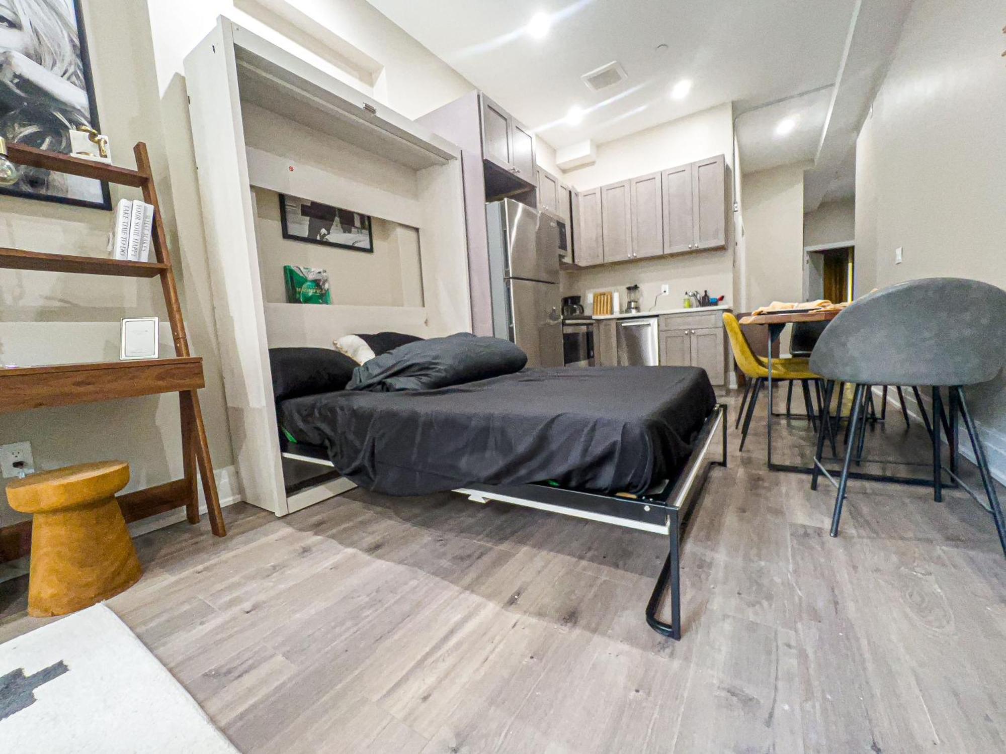 Charming 2br Bkyrd Near Williamsburg