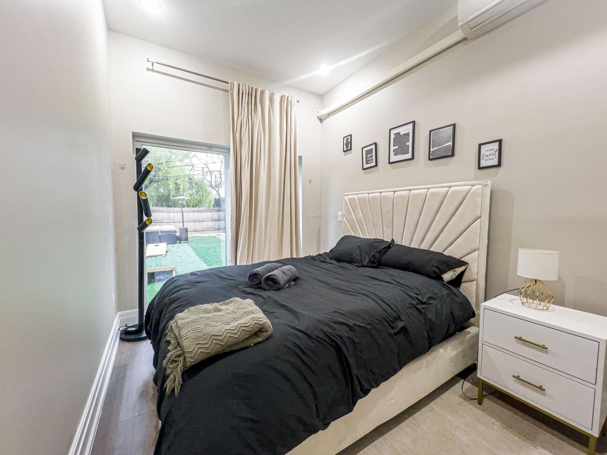 Charming 2br Bkyrd Near Williamsburg * New York