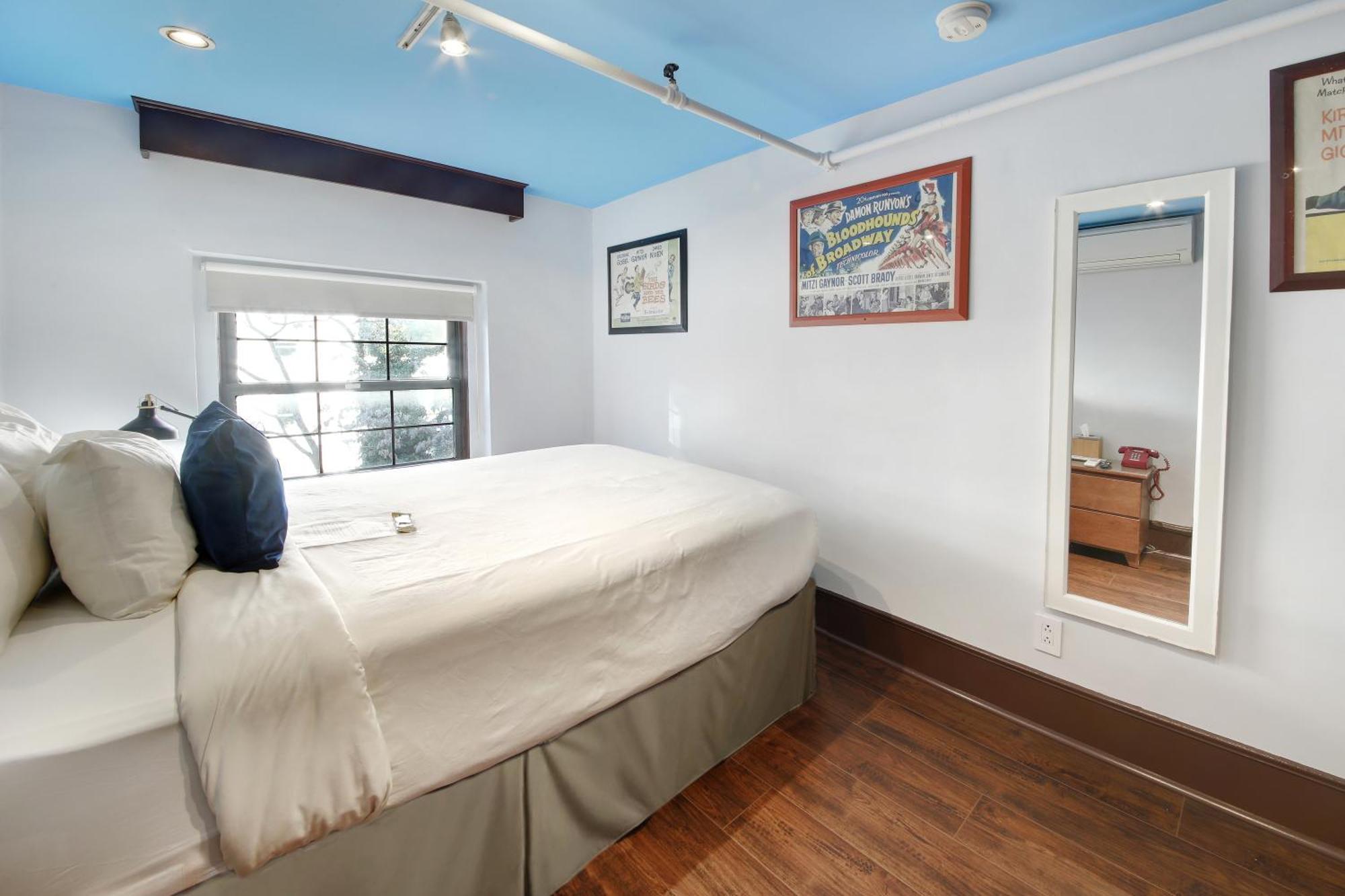 Hotel Chelsea Pines New York