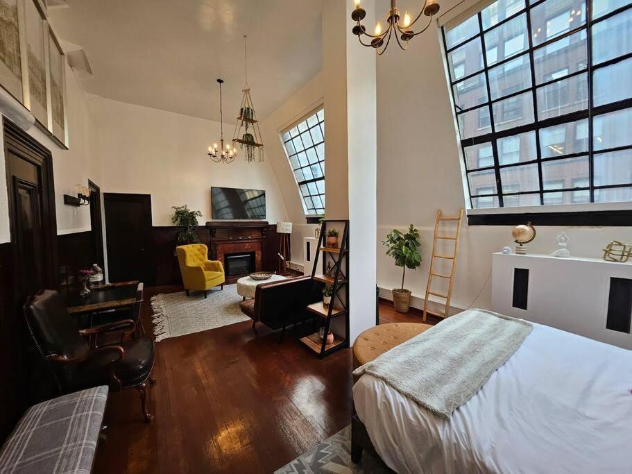 Large Loft At The Mansfield Midtown Apartment