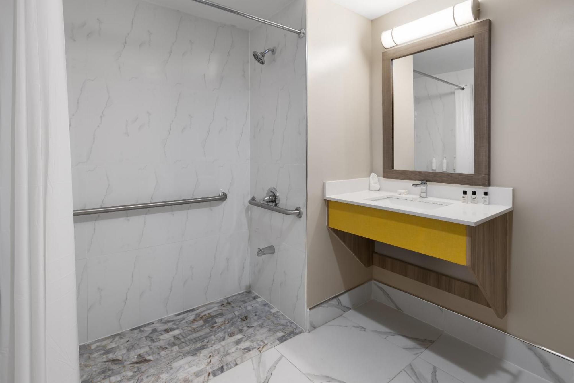 Days By Wyndham Staten Island 2*