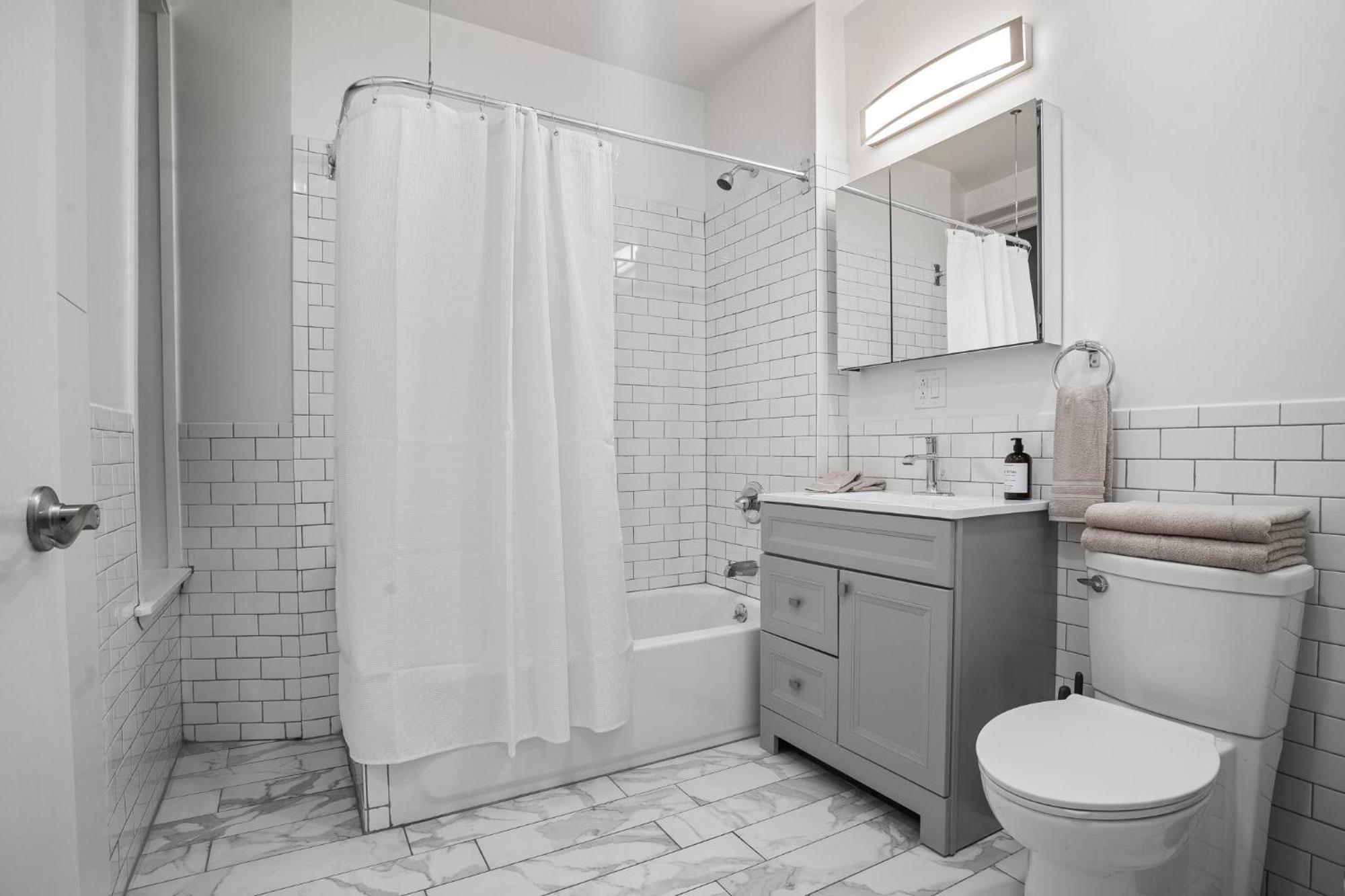 Apartment Minimalist Charm 2br 1bath New York
