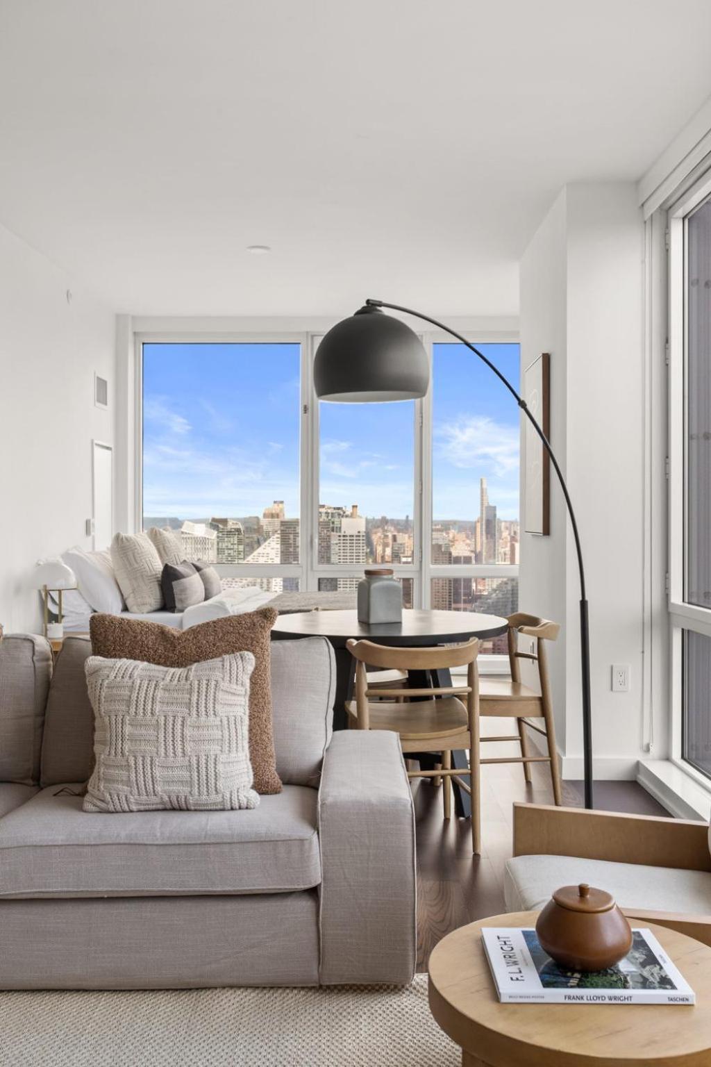 Stunning Views To Empire State With Amazing 2bd New York