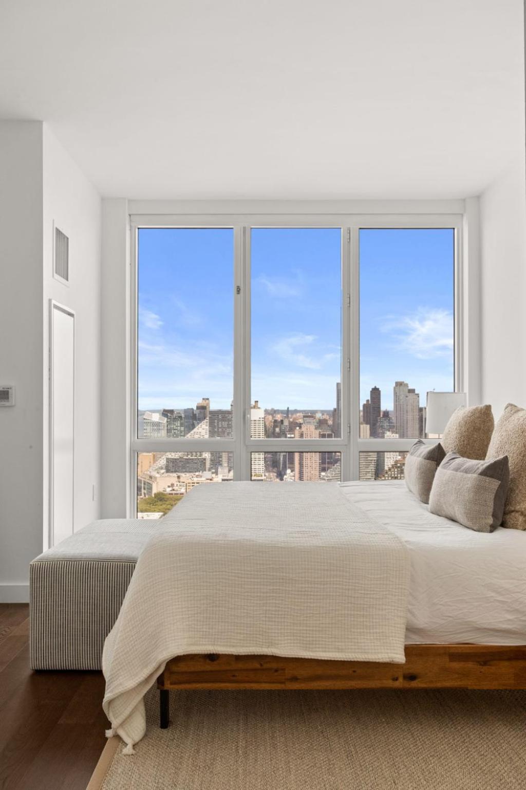 Stunning Views To Empire State With Amazing 2bd